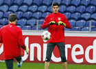 temporada 13/14.Entrenamiento Champions. Estadio Do Dragao. Courtois atajando un balón