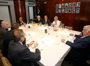Temporada 19/20. Comida de directivas Atlético de Madrid Levante. De María