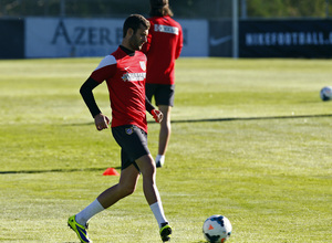 Temporada 13/14. Entrenamiento. Equipo entrenando en Majdahonda. Leo con el balón