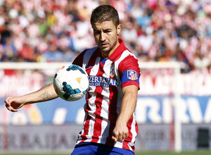 Temporada 13/14. Partido Atlético de Madrid-Celta. Vicente Calderón. Gabi controlando un balón con el pecho
