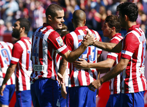 Temporada 13/14. Partido Atlético de Madrid-Celta. Vicente Calderón. Mario celebrando con Costa
