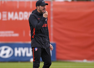 Temporada 19/20. Entrenamiento primer equipo en Majadahonda. simeone