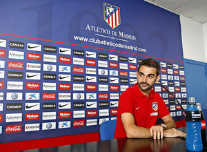 Temporada 13/14. Rueda de prensa de Adrián en el Cerro del Espino