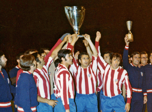 Temp. 1969-70 | Campeones de Liga  en Sabadell | Jugadores con la copa