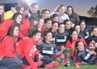 Temporada 2013-2014. El Féminas B posa con el torneo de Aurrera de Vitoria