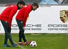 Temporada 13/14. Entrenamiento. Equipo entrenando en Majadahonda.Diego y Villa sonriendo mientras realizan ejercicios