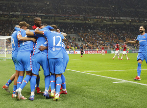 Temporada 2021/22 | Champions League | AC Milan - Atleti | Piña celebración 2