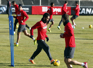 temporada 13/14. Entrenamiento en la Ciudad deportiva de Majadahonda. Arda se ejercita con el balón