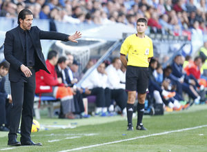 Temporada 13/14 Liga BBVA Málaga - Atlético de Madrid. Simeone da órdenes desde el banquillo.