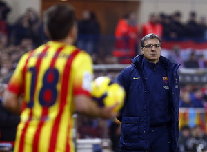 temporada 13/14. Partido Atlético de Madrid - Barcelona. Tata Martino  en la banda