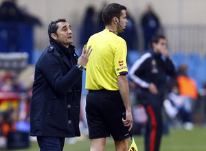 temporada 13/14. Partido Atlético de Madrid - Bilbao . Copa del Rey. Valverde dando órdenes en la banda