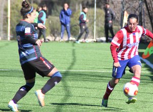 Temporada 2013-2014. Pisco realizar un control orientado en la banda izquierda