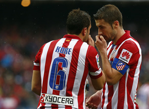 temporada 13/14. Partido Atlético de Madrid Real Madrid. Koke y Gabi hablando