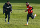 temporada 13/14. Entrenamiento en la Ciudad deportiva de Majadahonda. Villa con Simeone durante el entrenamiento