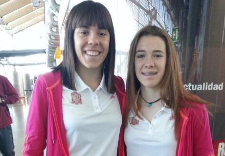 Temporada 2013-2014. Laura Ortega y Bea Beltrán en el aeropuerto