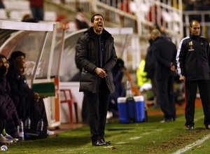 Temporada 12/13. Partido Rayo Vallecano Atlético de Madrid, Simeone gritando enfadado dando órdenes en la banda