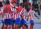 Los jugadores del Atlético C celebran el segundo gol conseguido ante el Carabanchel, obra de Kofi