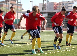 Temporada 2013-2014. Las jugadoras del Féminas durante un calentamiento