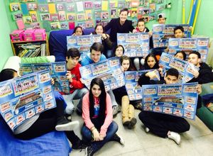 Temporada 2013-2014. Lola Romero junto a los alumnos del centro cívico Ciudad Joven