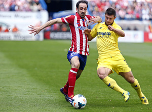 temporada 13/14 Partido. Atlético de Madrid_Villarreal. Juanfran con el balón